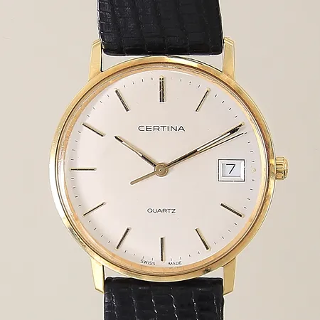 Herrur Certina 14K quartz boett-nr: 115.9299.65 Ø33mm datum, läderband ej original med slitage, etui med lätt slitage, mindre repor på boett samt glas, fungerar ej, i behov av batteribyte, inga övriga tillbehör 