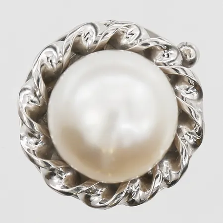 Del av lås till pärlcollier med odlad pärla Ø8mm, bredd 13mm, vitguld, 18K. Vikt: 3,6 g