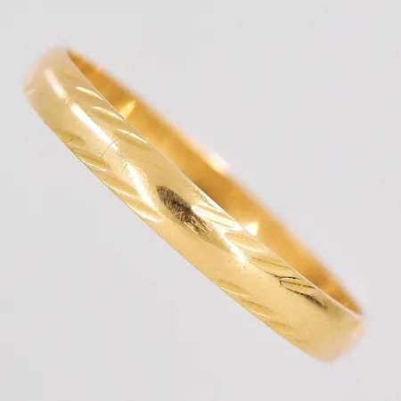Ring stl:20¼ graverad 18K Vikt: 2,1 g