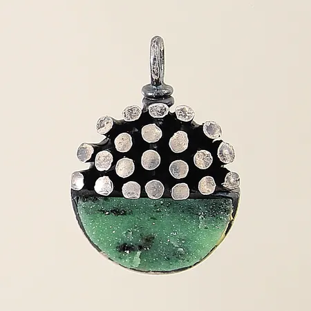 Hänge med zoisit Reino Saastamoinen 34x14mm silver 925/1000 Vikt: 14,1 g