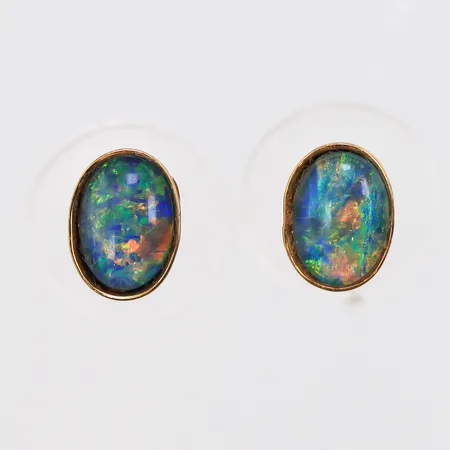 Ett par örhängen med troligtvis opal, bredd:5,6mm, längd:7,7mm, förgyllt silver 925/1000. Vikt: 0,9 g