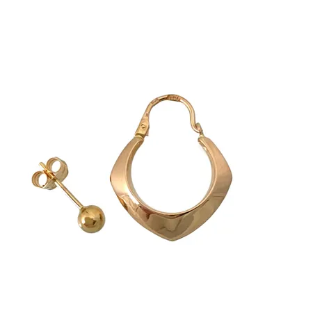 Örhängen i 18K guld, två st olika, creolens storlek 17x21 mm, tjocklek 4,5 mm, klotets diameter 4 mm Vikt: 1,2 g
