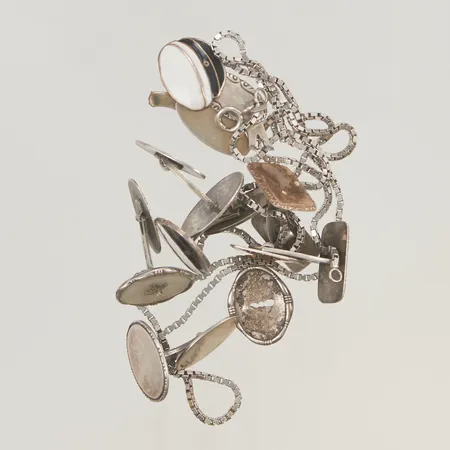 Diverse silversmycken, skador finns s830/1000 34,2g.