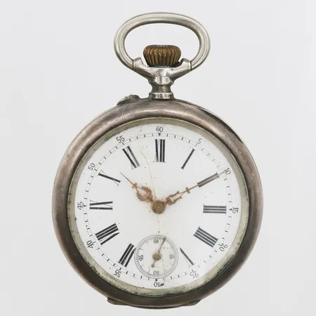 Fickur Ancre Ø46mm, manuell, liten sekundvisare, 15 rubis, boett-nr: 372860, monogramgravyr, bruksslitage, spricka i glas, silver 800/1000, bruttovikt: 77,9g