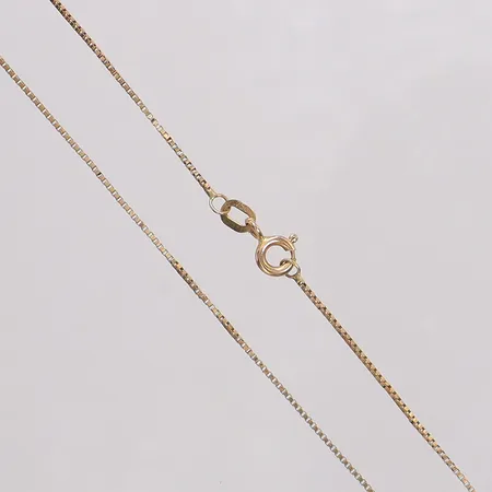 Kedja Venezia, längd ca 44cm bredd 0,8mm, skeva och slitna länkar. 18K  Vikt: 1,8 g