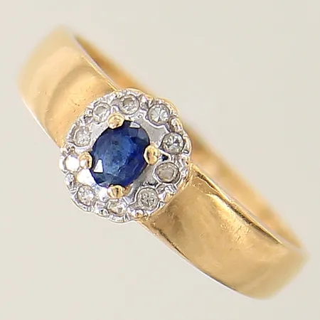 Ring med safir samt 8/8-slipade diamanter 10 x ca 0,005ct Guldfynd stl:16¼ bredd 2-7mm 18K Vikt: 2 g