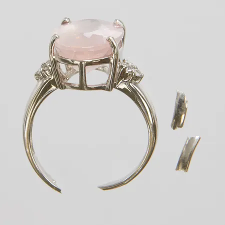 Ring med rosenkvarts, vitguld, defekt/trasig skena, 9K Brv: 3,3g Vikt: 3,3 g