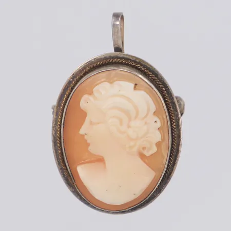 Brosch/ hänge med camè längd ca 30mm, bredd 19mm, 925/1000 silver Vikt: 2,7 g