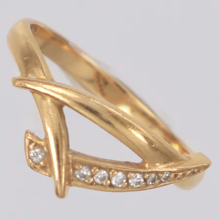 Ring med diamanter 7x ca 0,005-0,01ct stl:17½, bredd 8,5mm, 18K Vikt: 3,4 g