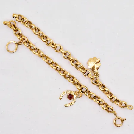 Armband Ärtlänk med 3 berlocker längd 21cm bredd 5,5mm länk av, klämd defekt 18K Vikt: 7,6 g