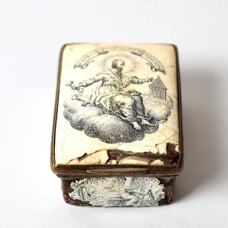 Ask emalj/metall 1700-tal, mycket sliten viss bortfall av emalj, vapendekor, 6x4x3cm. Skickas med postpaket.