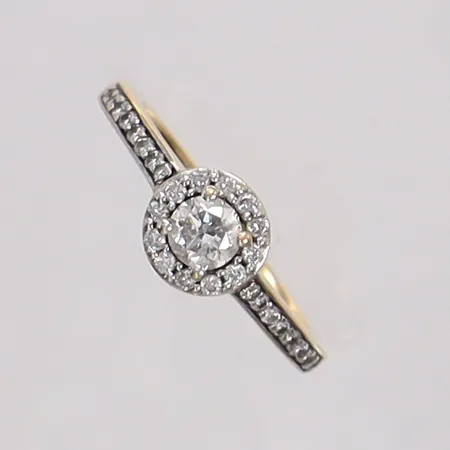 Ring med diamanter 1 x ca 0,25ct, 28 x 0,005ct 8/8-slipade, stl:16 bredd 1,8-6,9mm, GHA. 18K Vikt: 3,6 g