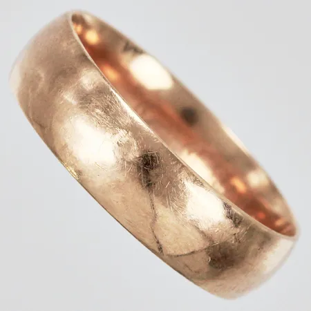 Ring slät graverad stl: 20¼ bredd: ca 11mm repig, 9K Vikt: 4,8 g