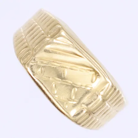 Klackring med dekor stl:21cm bredd 4-11mm något bucklig 14K Vikt: 3,6 g