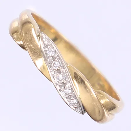 Ring med diamanter totalt 7xca 0,01ct stl:17 bredd 3-5mm 18K Vikt: 3,3 g