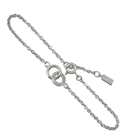 Armband "Mini Twosome" design Efva Attling, silver 925/1000, "Amor Vincit Omnia - Kärleken övervinner allt", längd 17-19 cm, dekor Ø8 mm, fint skick, sparsamt använd, nypris i butik ca. 1400:- Vikt: 2,5 g