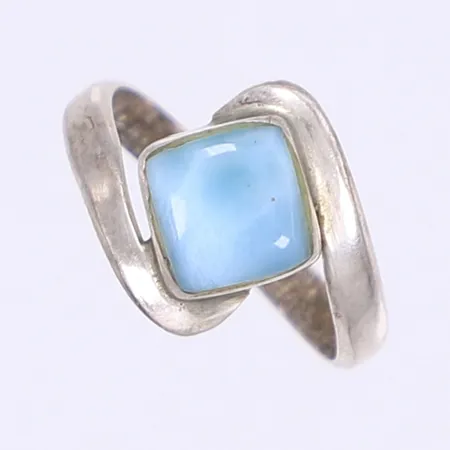 Ring med blå sten stl:18, bredd 3-14mm, silver 925/1000 Vikt: 2,9 g