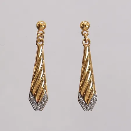 Örhängen tvåfärgade, längd 27,6mm bredd 2-6mm. 18K Vikt: 1,7 g