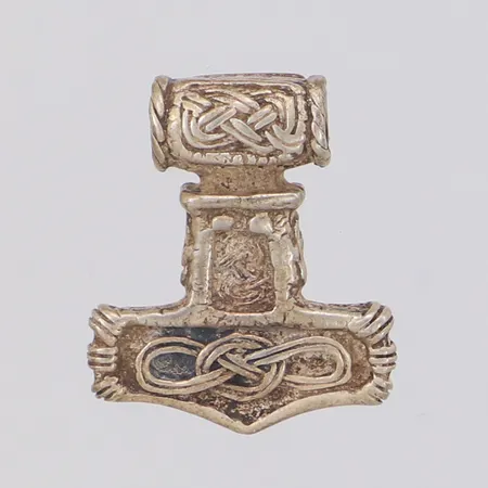 Hänge Tors hammare Guldfynd, längd 25mm, bredd 20mm, slitet, 925/1000 silver Vikt: 9 g