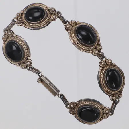 Armband med stenar längd 16cm, bredd 16mm, 925/1000 silver Vikt: 18,8 g