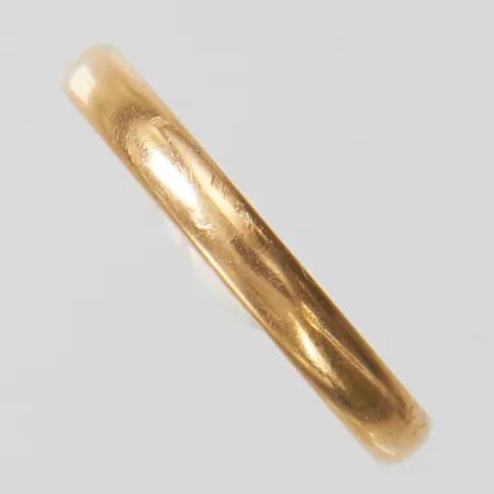 Ring slät stl:16, bredd 2,5mm, gravyr, år 1950, 18K Vikt: 3,4g Vikt: 3,4 g