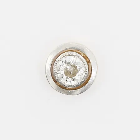 Udda örhänge med diamant ca 0,15ct, Ø6mm, slitage, 18K guld.  Vikt: 0,7 g