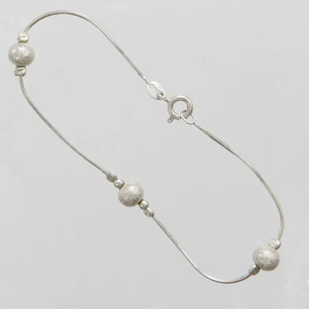 Armband längd 18cm, integrerade kulor, GHA, 925/1000 silver Vikt: 2,9g Vikt: 2,9 g