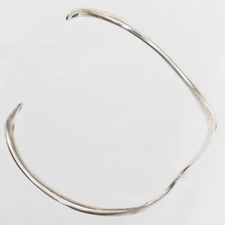 Stelt Armband GHA, innermått 5,5cm, bredd 2-5mm, 925/1000 Silver. Vikt: 12,2 g