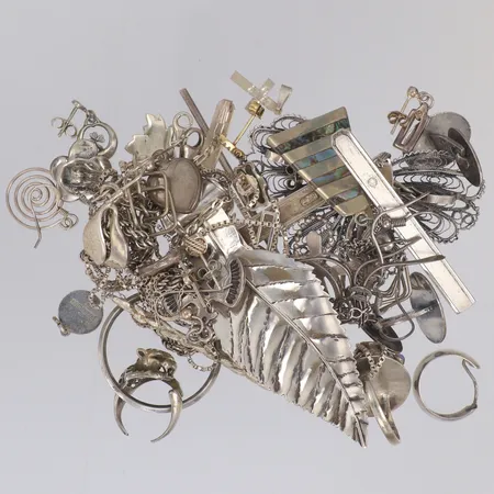 Diverse silver udda, defekter, buckligt, gravyr, 830-925/1000 silver Vikt: 121,6 g