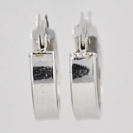 Örhängen vitguld Ø 12,7mm bredd 3,5mm ihåliga 18K Vikt: 2 g