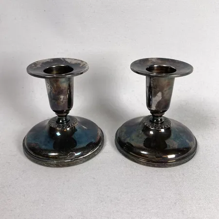 Ett par ljusstakar, gipsfyllda, defekta, silver 830/1000 Bruttovikt: 207,9g Vikt: 207,9 g