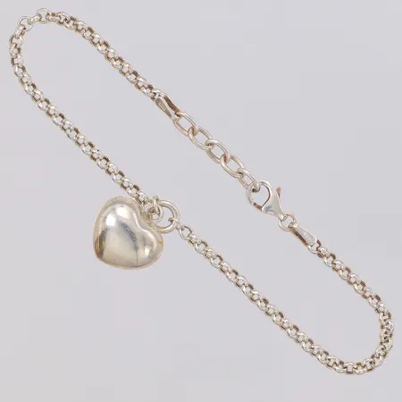 Armband med integrerat hjärta längd 17-18,5cm, bredd 2,8mm, GHA, silver 925/1000 Vikt: 3 g