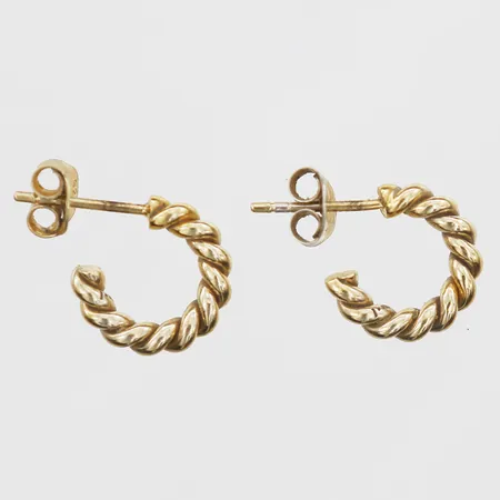 Ett par örhängen förgyllda, längd 14mm, bredd 3mm, silver 925/1000 Vikt: 3 g