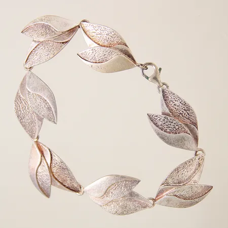 Armband med mönstrad dekor längd 19,5cm bredd 16,4mm silver 925/1000 Vikt: 26,2 g