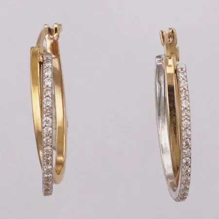 Ett par örhängen med vita stenar längd 2,5cm bredd 17,6mm, 18K Vikt: 4,4 g