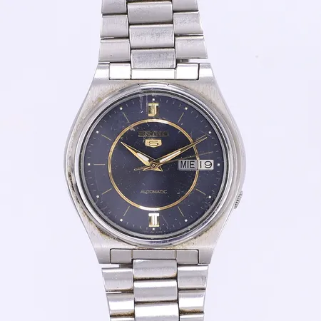Herrur Seiko 5 Ø36mm, automat, dag/datum, stål, mycket sliten, fungerande men ej testad för tidshållning