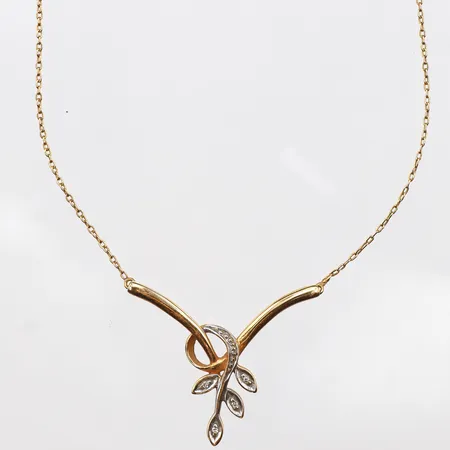 Collier med 4 små diamanter, längd: 43-47cm, 18K. Vikt: 2,4 g