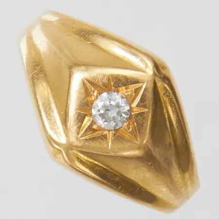 Ring med vit sten GHA, stl:14, bredd 3-10mm, 18K Vikt: 1,9g Vikt: 1,9 g
