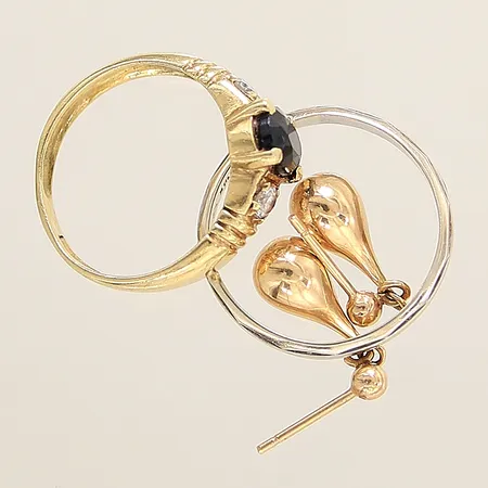 Guldsmycken, stenar, skevheter, bucklor, gravyrer, saknar stopp, 18K Vikt: 6,6 g