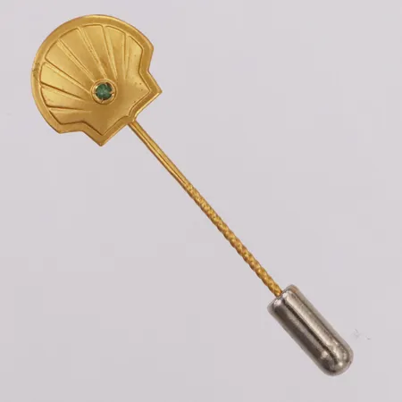 Slipsnål snäcka med grön sten längd 4 cm bredd 13,3mm, stop i metall 18K Vikt: 3,1 g