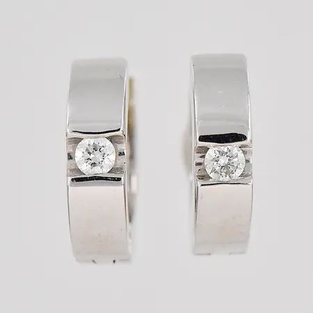 Örhängen vitguld diamant ca 0,04ct/st Ø 13,5mm bredd 3,6mm 18K Vikt: 4,5 g