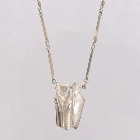 Collier Matti Hyvärinen Finland, längd 49cm bredd 1-21,9mm. 925/1000 silver Vikt: 6,7 g
