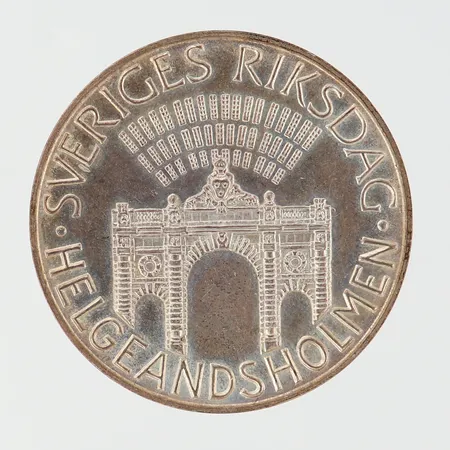 Minnesmynt Sveriges riksdag Helgeandsholmen år 1983 nominellt värde 100kr, silver 925/1000 Vikt: 16,1 g