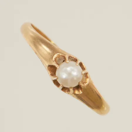 Ring med odlad pärla stl18¾ bredd:2,2-5,9mm 2,4g.