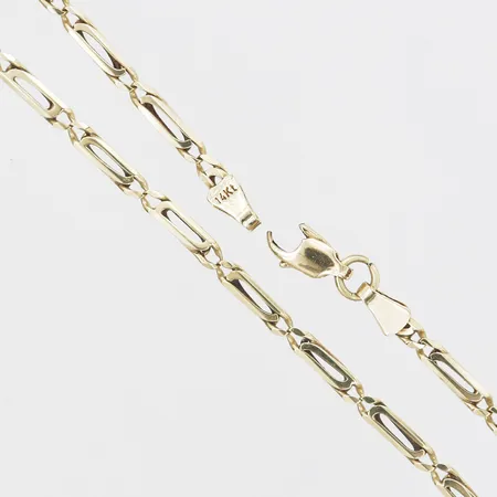 Kedja längd 56cm bredd 3mm, defekt lås, 14K.   Vikt: 11,5 g