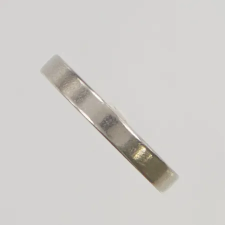 Ring stl17,5 bredd:3mm graverad 18K 2,9g Vikt: 2,9 g