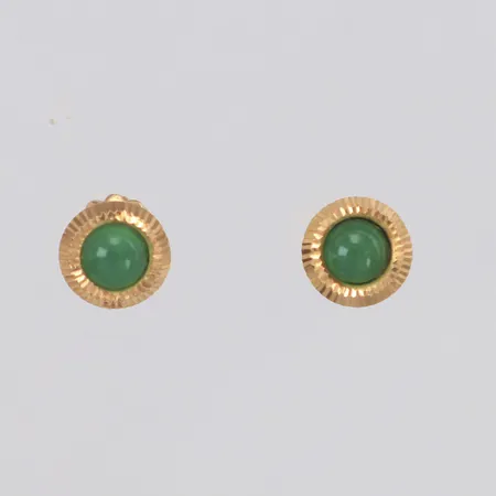 Ett par örhängen med gröna stenar, Ø 8mm, udda snurrebussar, 14K Vikt: 1,1 g