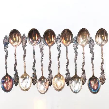 12 silverskedar, längd:10cm, 830/1000 silver. Vikt: 129,4 g