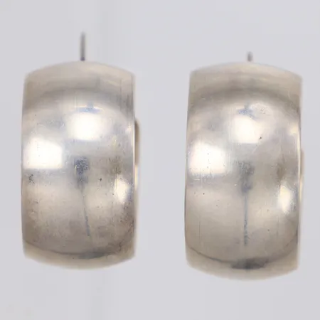 Ett par örhängen creoler Ø30mm, en snurrebuss saknas, 925/1000 silver Vikt: 14,9 g