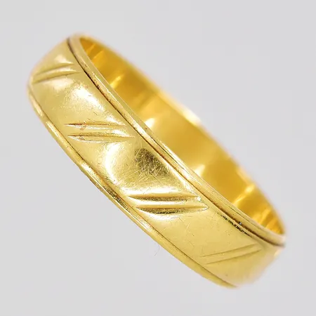 Ring stl:18¼ bredd 5mm repig skena 18K Vikt: 3,4 g